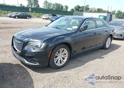 2017 Chrysler 300 Limited z USA, uszkodzony, nr VIN 2C3CCAAG8HH529830